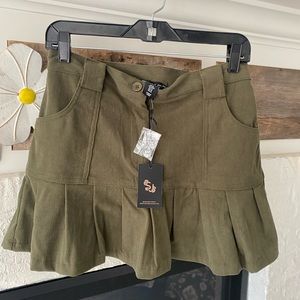 Tiered mini skirt NWT so cute! Size M